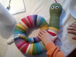 Stripy Snake English Terms, Loom Knitting Stitches, Crochet Toys Free Patterns, Crochet Toys Free, Japanese Crochet, Amigurumi Animals, Crochet Baby Toys, Knitting Patterns Toys, Snake Pattern