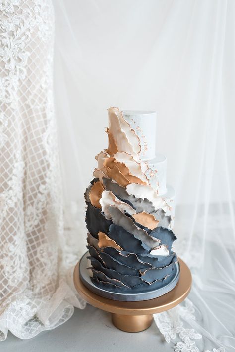 Blue and Orange Ruffled Wedding Cake Blue Ombre Wedding Cake, Blue Ombre Wedding, Ruffled Wedding Cake, Ombre Wedding Cake, Modern Wedding Ceremony, Wedding Donuts, Creative Wedding Cakes, Wedding Cake Ideas, Grass Decor