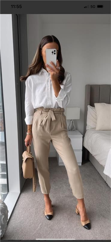 Retail Assistant Outfit, Young Adult Work Outfits, Admin Assistant Outfit, Nurse Practitioner Outfits Work Attire, Corporate Attire Women Young Professional Office Style, Young Office Outfits, Young Business Woman Outfit, Smart Casual Women Work, Office Outfit Women Business