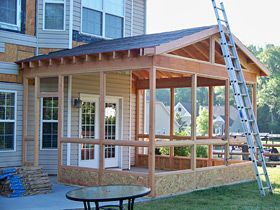 Screened In Porch Diy, Screened Porch Decorating, Screened Porch Designs, Screened Porches, Balkon Decor, Knee Wall, Porch Addition, Building A Porch, Cheap Patio