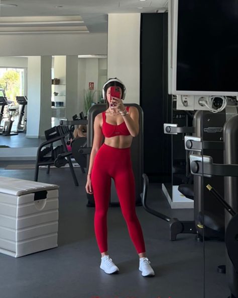 Red Workout Outfit Aesthetic, Valentines Gym Outfit, Red Pilates Aesthetic, Red Gym Outfit Aesthetic, Workout Red Aesthetic, Red Workout Aesthetic, Red Sporty Outfit, Red Gym Aesthetic, Red Wonyoungism