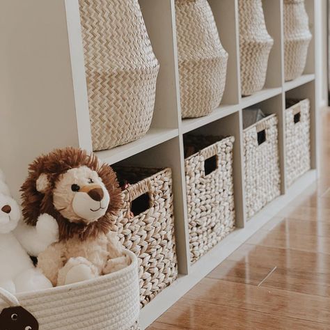 Toy Organization Living Room, Toy Room Storage, Creative Toy Storage, Living Room Toy Storage, White Shelving Unit, Kids Book Storage, Baby Toy Storage, Living Room Playroom, Snug Room