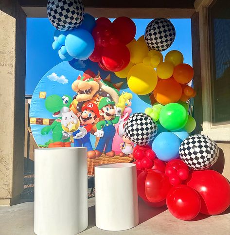 Mario Theme Balloon Garland, Mario Balloon Arch, Super Mario Balloon Garland, Mario Kart Balloon Garland, Mario Brothers Balloon Arch, Super Mario Round Backdrop, Balloon Hacks, Party Setup, Round Balloons