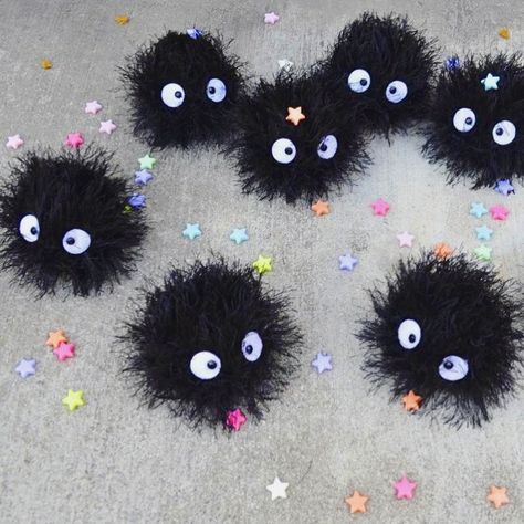 Soot Sprite Amigurumi Pattern - Ami Amour Nerd Plushies, Soot Sprite Plush, Ghibli Crochet, Totoro Ghibli, Soot Sprite, Felt Yarn, Soot Sprites, Handmade Plushies, Eyelash Yarn