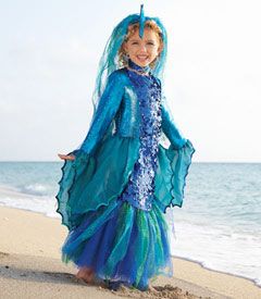 tropical angelfish costume. Biz,I wonder if we could make this work with that glittery, turquoise dress that we bought for Annie for the beach? Fish Costume Kids, Sea Creature Costume, Sew Halloween Costume, Sea Costume, Infant Halloween, Creative Costume, Fish Costume, Little Mermaid Costume, Tropical Girl