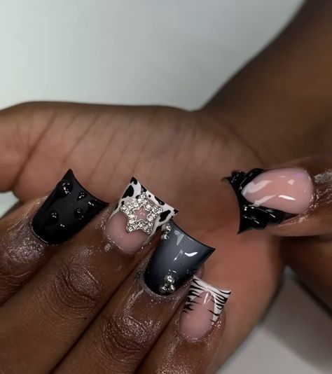 Black N Grey Nails, Unique Black French Tip Nails, Black Designed Nails, Short Duck Nails Acrylic Y2k Black, Short Junk Nails Black, Short Duck Nails Black, Junk Nails Black, Black And Grey Nail Ideas, Grey And Black Nails Designs