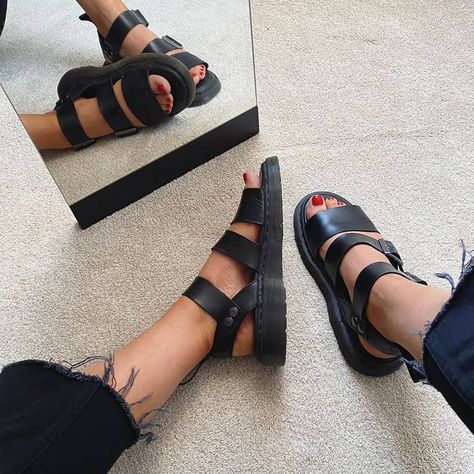 OFFICE on Instagram: “@alicedarby giving us another styling take on the #drmartens Gryphon sandal. You can never go wrong with frayed denim #officeloves ♥️” Dr Marten Gryphon Sandal, Dr Martens Gryphon Sandals, Dr Martens Gryphon, Frayed Denim, Birkenstock Milano, Doc Martens, Dr. Martens, Lookbook, Sandals