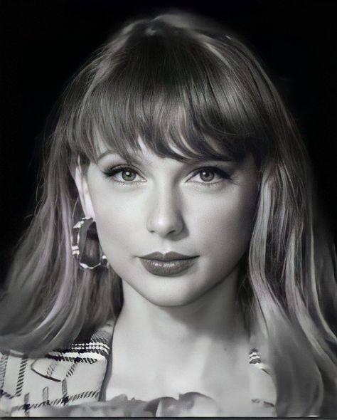 #taylorswift #taylorswift13 #taylorswiftred #redtaylorsversion #SNL #alltoowellSNL #redtaylorsversionSNL #alltoowell #redtaylorver Taylor Swift Drawing, Swift Photo, Taylor Swift Red, Red Taylor, Taylor Swift Wallpaper, Long Live Taylor Swift, Live Taylor, Taylor Swift 13, Taylor Swift Pictures