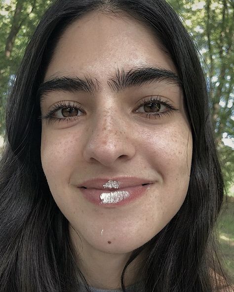 Thick Eyebrows Natural, Natalia Castellar, Big Eyebrows, Long Thick Eyelashes, Get Thick, Straight Eyebrows, Bushy Eyebrows, Thick Brows, Full Brows