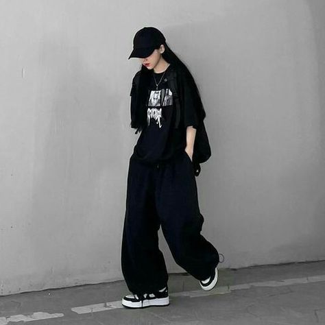 Masculine Girl Outfits, Masculine Outfits, Baggy Outfit Ideas, Boyish Outfits, Boyish Style, Streetwear Korean, Mode Emo, Outfit Korean, Korean Casual Outfits