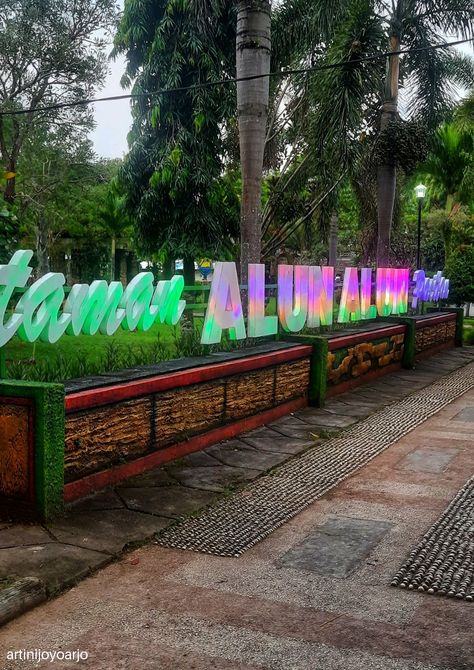 Taman Alun-Alun Kota Pacitan Taman Air, Garden Bridge, Outdoor Structures