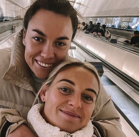 Mackenzie Arnold And Kirsty Smith, Mackenzie Arnold, Woso Couples, Soccer Women, Football Couples, Usa Soccer Women, Football Love, Usa Soccer, Best Player