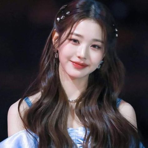 Wonyoung Hair Color, Wonyoung Hairstyles, Wonyoung Hairstyle, Hairband Hairstyle, Kpop Hair, Hair Arrange, Beauty Pop, Hair Tutorials Easy, Princess Hairstyles