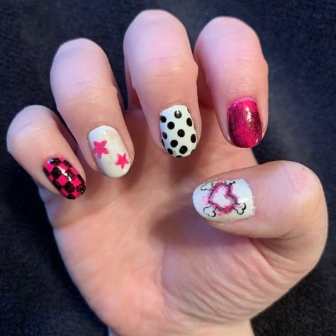 (9) I'm Loving Angels Instead on Tumblr Avril Lavigne Inspired Nails, Avril Lavigne Nail Ideas, Avril Lavigne Nails, Avril Lavigne Aesthetic, Concert Nails, Avril Lavigne Style, The Best Damn Thing, Nail Idea, Avril Lavigne