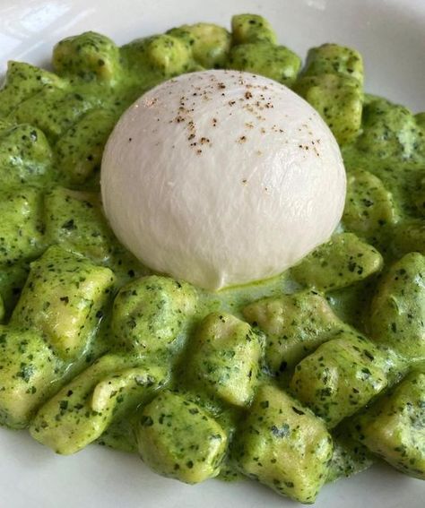 nyceeeeeats on Instagram: "Pesto gnocchi topped with burrata #eaaats #nyceeeeeats #eatingfortheinsta // creds to @3.girls.1.plate"