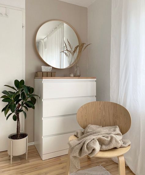 White And Beige Bedroom, Stylish Room Decor, Beige Room, White Room Decor, Diy Living Room Decor, Beige Bedroom, House Furniture Design, Small Room Bedroom, Small Room