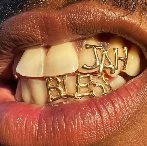 Gabby Elan Grillz, Sza Singer Grillz, Female Grillz Gold, Rhinestone Teeth, Open Face Grillz, Gangsta Grillz, Pretty Teeth, Grillz Teeth, Gold Grill