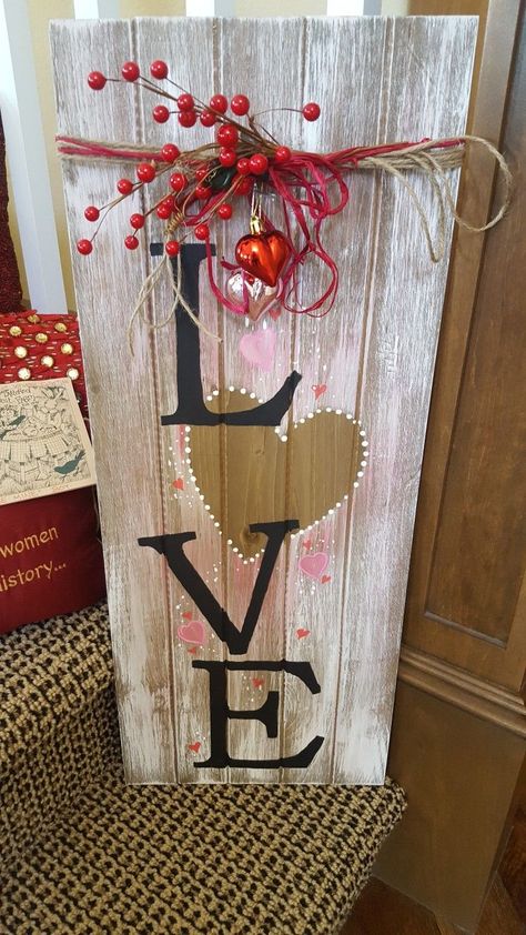 Wood Valentines Ideas, Valentine’s Day Wood Projects, Wooden Valentines Day Crafts, Valentines Day Pallet Ideas, Valentine's Day Wood Crafts, Valentine’s Day Signs Diy, Valentine Signs Wooden Diy, Valentines Porch Sign, Valentines Wood Projects