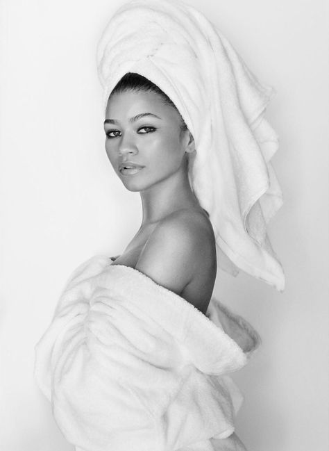 Towel Series, Bath Photography, Water Shoot, Mario Testino, Model Poses Photography, Beauty Shots, Instagram Photo Inspiration, Foto Pose