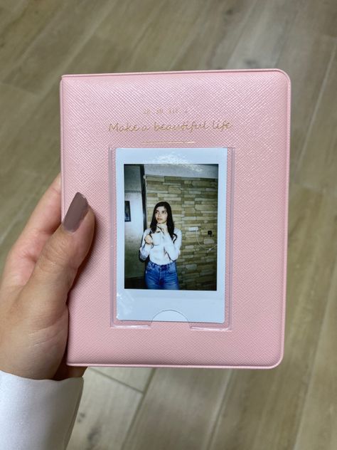 Polaroid Album Book, Polaroid Album Ideas, Poloroid Film, Polaroid Poses, Instant Photo Camera, Instax Photo Album, Polaroid Album, Polaroid Photo Album, Make Life Beautiful