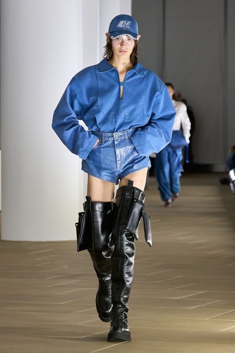 Dion Lee - Spring 2024 Ready-to-Wear https://www.vogue.com/fashion-shows/spring-2024-ready-to-wear/dion-lee/slideshow/collection#6 Denim Fashion Women, Fashion D, Lee Denim, Dion Lee, Denim Trends, Fashion Week Runway, Stage Outfits, Spring 2024, Contemporary Fashion