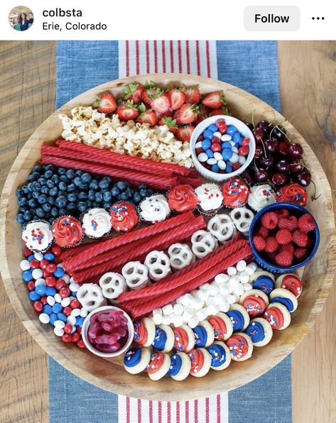 Blue Charcuterie Board Ideas, Red White And Blue Charcuterie, Blue Charcuterie Board, 4th Of July Charcuterie Board, Holiday Deserts, Holiday Boards, 4th July Food, Holiday Recipies, Beautiful Boards