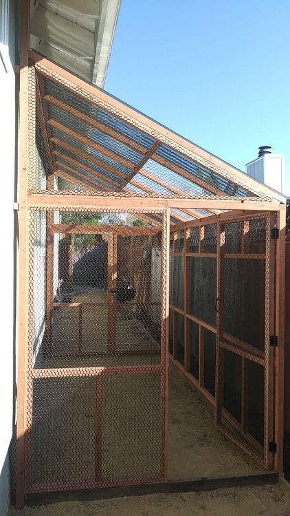 Free Catio Plans How To Build, Cat Porch Enclosure, Small Catio Cats, Diy Catio Plans Free, Pvc Catio, Catio Patio, Cat House Outdoor, Outside Cat Enclosure, Catio Plans