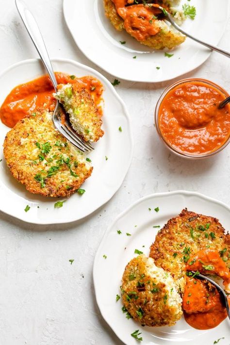 Quinoa Fritters, Cauliflower Quinoa, Cauliflower Patties, Quinoa Bread, Recipe For A Crowd, Vegetarian Appetizer, Chickpea Fritters, Cauliflower Fritters, Cauliflower Mashed Potatoes