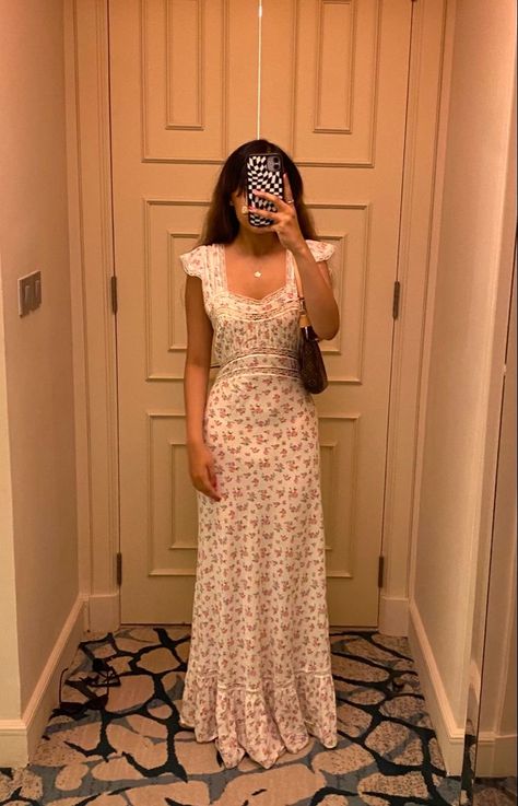 Modest Summer Aesthetic, Spring Dresses Aesthetic, Maxi Dress Aesthetic, Style Roots, White Chiffon, Mode Inspo, Floral Chiffon, Long Prom Dress, Mode Inspiration