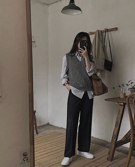 Business Casual Asian, Slacks Outfit, Casual College Outfits, Fashion Top Outfits, Everyday Fashion Outfits, Classy Work Outfits, Stylish Work Outfits, Easy Trendy Outfits, Simple Trendy Outfits