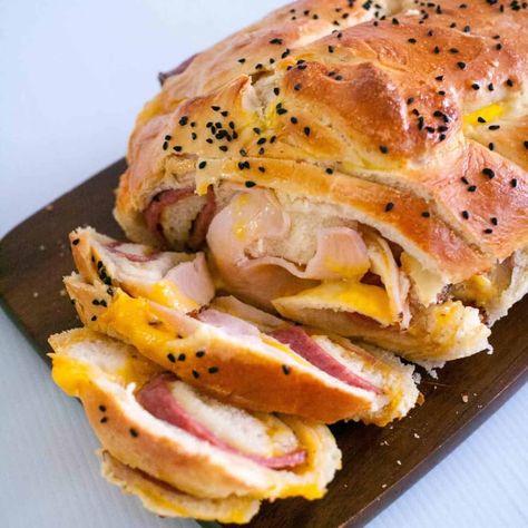 Fresh homemade ham and cheese stuffed bread is an absolute treat any day of the week. Especially on a long weekend when you are feeling lazy. This dough is simple and easy to make #hamandcheese #bread #stuffedbread #bakingbread #sandwichbread #breadrecipes #howtobread #hambread #cheesebread Ham And Cheese Bread, Homemade Sliders, Homemade Pita Bread, Homemade Ham, Pita Bread Recipe, Homemade Buns, Stuffed Bread, Slider Buns, Feeling Lazy