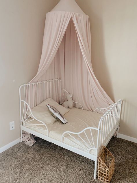 Ikea Minnen Bed Shared Room, Cama Minnen Ikea, Coquette Toddler Room, Toddler Girl Beds, Minnen Bed Girl, Toddler Bedroom Girl Small, Ikea Minnen Bed Girl, Minnen Bed Kids Room, Toddler Bed In Parents Room