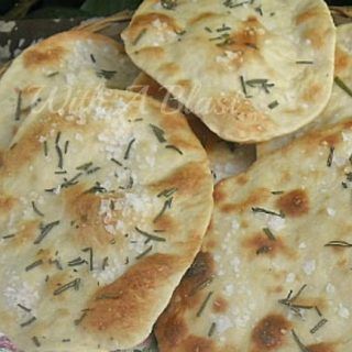 Lavosh Recipe, Lavash Crackers, Savory Crackers, Salad Topping, Savoury Crackers, Snack Crackers, Flat Breads, Savoury Biscuits, Homemade Crackers