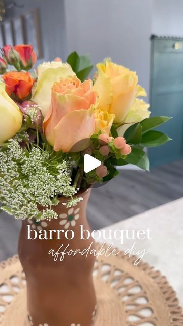 ɢᴇɴᴇᴠɪᴇᴠᴇ ᴄᴀʀʀᴀɴᴢᴀ on Instagram: "Barro bouquet an affordable diy 🤗  The perfect gift or decor for your casita 🫶🏼 • • #flowers #mothersday #ramo #barro #diy #flowerideas #floraldesign #budget #giftideas #flores #cheap #trendingreels #viral #mexican #explore #exploremore" Mexican Centerpiece Ideas, Mexican Mothers Day, Mexican Flowers, Mexican Theme, Creative Flower Arrangements, Diy Bouquet, Center Pieces, Flowers Diy, Party Time