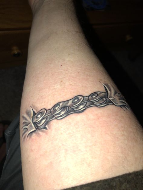 Bicycle Chain Tattoo, Cadena Tattoo, Bike Life Tattoo, Motorcycle Chain Tattoo, Bike Chain Tattoo, Bmx Tattoo, Drawing Bike, Tattoo Bike, Cycling Tattoo