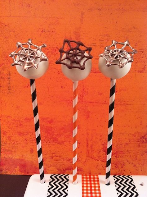 Chocolate Spider Webs and Cute Ideas Chocolate Spiders, Lemon And Coconut Cake, Halloween Cake Pops, Cake Pops How To Make, Recipes Chocolate, Marshmallow Pops, Halloween Cake, Cute Ideas, Spider Webs