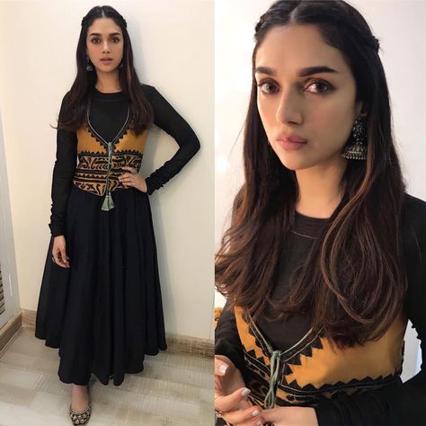 Aditi Rao Hydari Indian Outfits, Aditi Rao Hydari Indian, Hairstyle For Office, Aditi Rao Hydari, Aditi Rao, Taapsee Pannu, Casual Indian Fashion, Salwar Kamiz, Indian Gowns Dresses