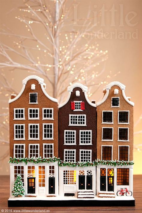 Gingerbread House Designs, All Things Gingerbread, Gingerbread Village, Cookie House, Royal Icing Decorations, Christmas Gingerbread House, Childrens Birthday Cakes, Navidad Christmas, Gingerbread Houses