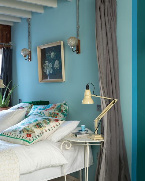 Farrow And Ball Bedroom, Hallway Colours, Bedroom Blue, St Giles, Farrow And Ball Paint, Vert Turquoise, Bedroom Wall Colors, Blue Paint Colors, Farrow And Ball