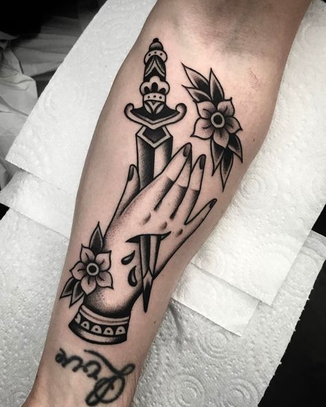 1,129 Likes, 1 Comments - Andrea Giulimondi (@andreagiulimondi) on Instagram: “Thank you teddy ! @thefamilybusinesstattoo” Hand Holding Tattoo, Traditional Heart Tattoos, Playing Card Tattoos, Traditional Hand Tattoo, Mirror Tattoos, Wreath Tattoo, Tarot Card Tattoo, Tarot Tattoo, Fan Tattoo