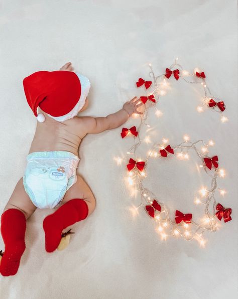 Christmas 6 Month Old Pictures, 5 Months Baby Photoshoot Ideas Christmas, Christmas Photoshoot For Babies, 1 Month Old Baby Pictures November, Baby Monthly Photo Ideas Christmas, Christmas Monthly Milestone Pictures, Cute Christmas Baby Pictures, 3 Month Boy Photo Shoot, 3 Month Picture Ideas