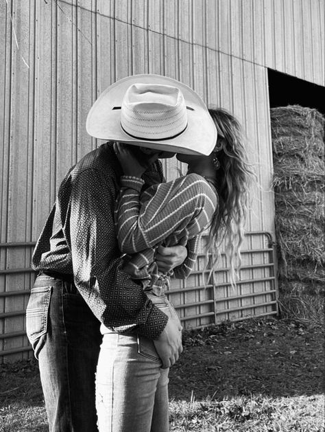 Country Boyfriend Goals Pictures, Cute Country Couples Pictures, Cowboy And Cowgirl Couple Pictures, Country Relationship Goals Pictures, Cute Country Couple Photos, Couple Goal Country, Dating A Cowboy, Cute Country Relationship Goals, Western Relationship