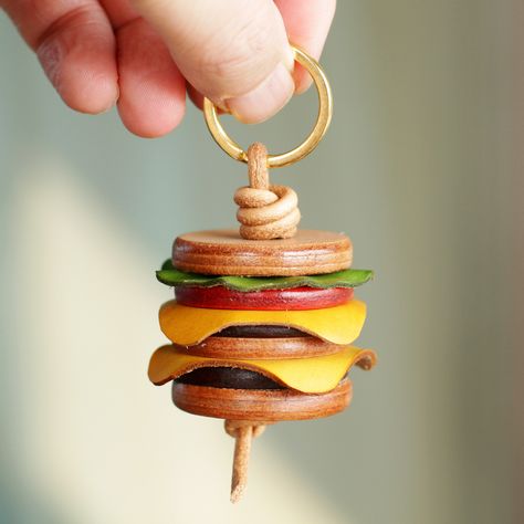 100% Handmade Hamburger Keychain Mini Cute Cheeseburger Hamburger Bag Charm Good Luck Party Favors Gift - Etsy Denmark Mcd Burger, Mini Cute, Ring Bag, Vintage Cufflinks, Leather Card Case, Personalized Keychain, Custom Keychain, Organza Gift Bags, Leather Keychain