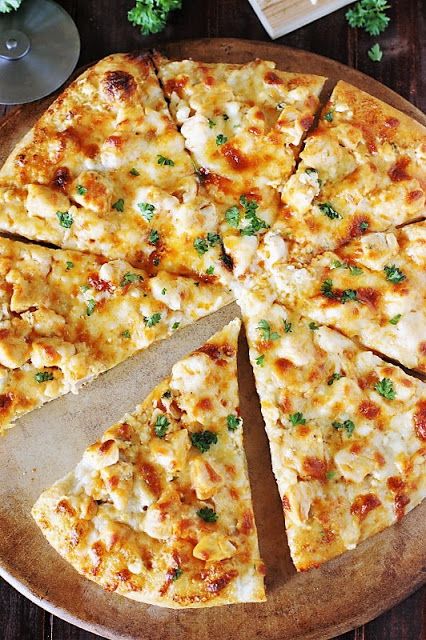 Homemade Flatbread Pizza, Blue Cheese Pizza, Buffalo Pizza, Blue Cheese Chicken, Cheese Pizza Recipe, Buffalo Chicken Pizza, Blue Cheese Sauce, Dinner Today, Buffalo Chicken Wings