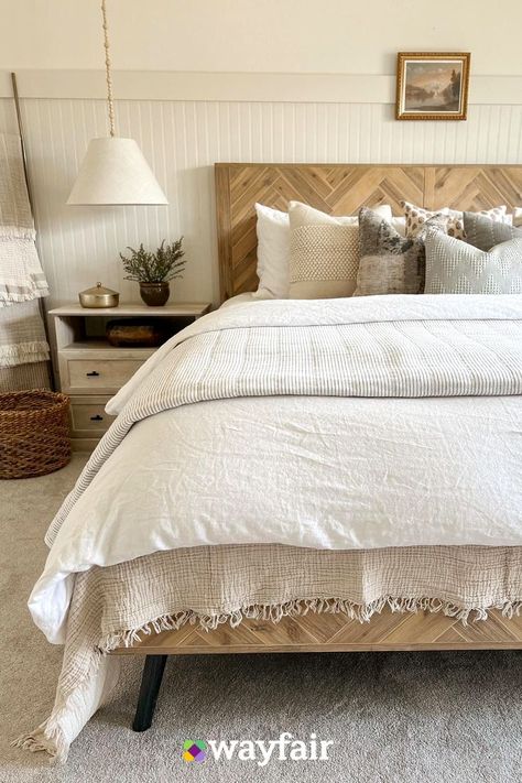 Coastal Bed Frame King, Bed Frames Boho, Wood Bed With Cream Bedding, Master Bedrooms Decor Wood Headboard, Natural Wood Bed Frame Bedroom Ideas, Cozy Neutral Bedroom Ideas, Boho King Bed Frame, Boho Wood Bed Frame, White Quilts Bedding