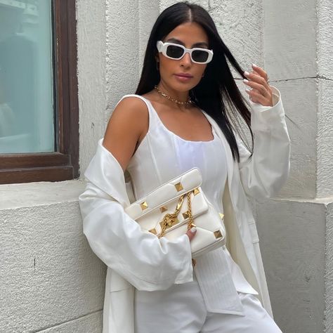 White Prada Sunglasses Outfit, Prada Sunglasses White, White Prada Sunglasses, Prada Sunnies, White Aesthetics, Prada Glasses, Sunglasses Outfit, Trendy Glasses, White Sunglasses