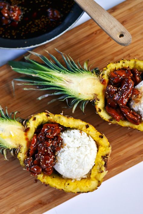 Pineapple Chicken Teriyaki, Pineapple Rice Bowl, Pineapple Bowl Recipe, Teriyaki Pineapple Chicken, Teriyaki Chicken Rice, Pineapple Boats, Pineapple Rice, Teriyaki Chicken And Rice, Pineapple Bowl