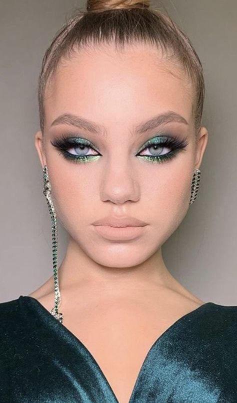 Make Up Color, Green Makeup, Makijaż Smokey Eye, Colorful Eye Makeup, Creative Makeup Looks, Make Up Looks, Eye Makeup Art, Makeup Style, Makeup For Green Eyes