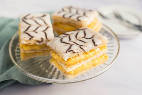 This Napoleon (mille-feuille) pastry has a delicious custard cream filling and can be made with purchased or homemade puff pastry. Spectacular Desserts, Napoleon Pastry, Napoleon Dessert, Baking Pastries, Pretty Pastries, Napoleons Recipe, Mat Inspiration, Florida Recipes, Classic French Desserts