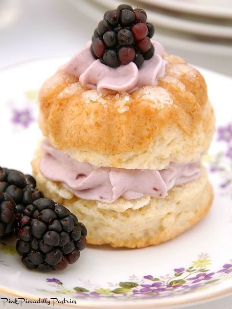 Tea Scones, King Arthur Flour Recipes, Tea Party Desserts, Mini Scones, Afternoon Tea Recipes, Tea Time Food, British Tea, Tea Party Food, Cream Tea